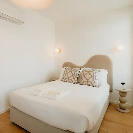 Mary Pink - No 1b - Lovely Two-bedroom Apartment Lisbon