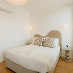 Mary Pink - No 1b - Lovely Two-bedroom Apartment Lisbon